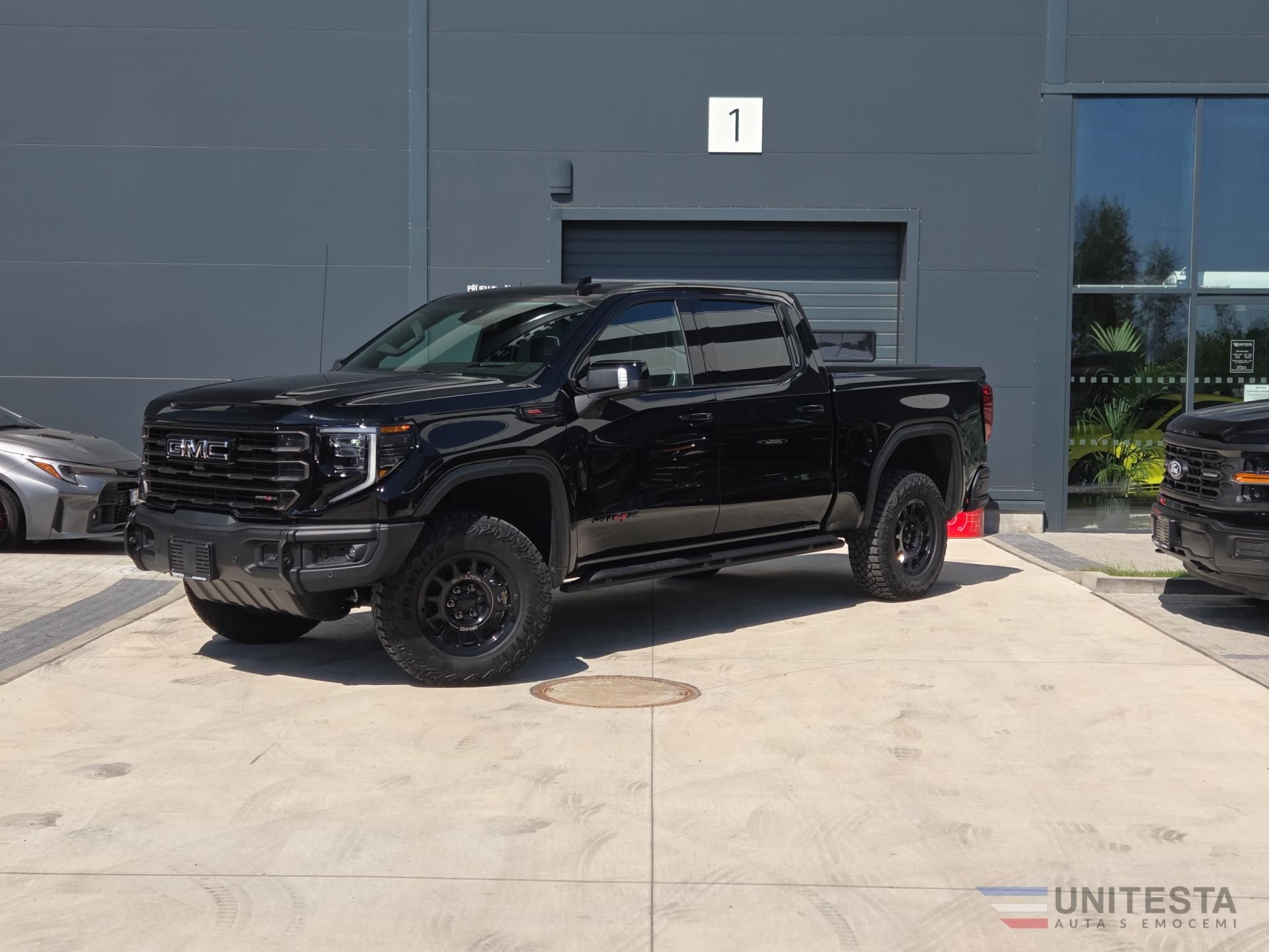 GMC Sierra, GMC AT4-X AEV  6,2L V8
