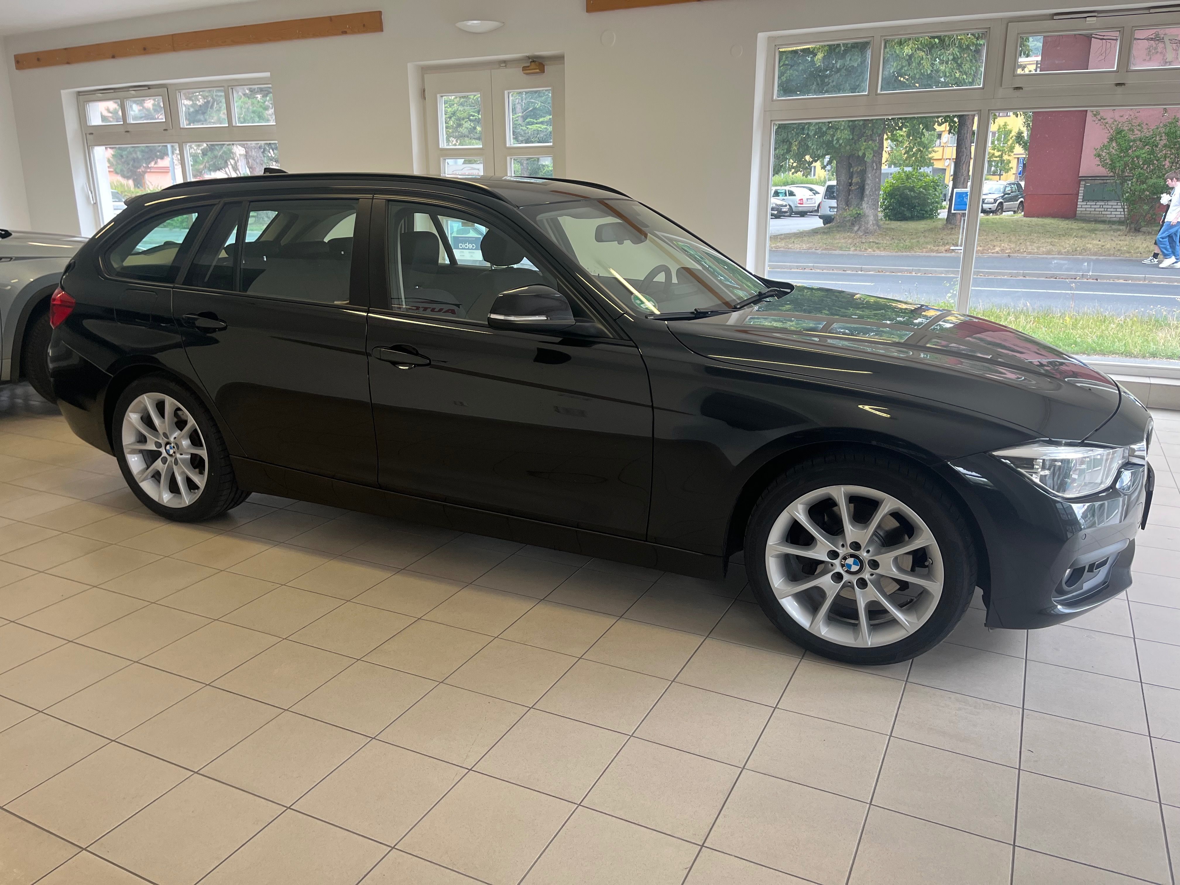 BMW Řada 3, 320d xDrive 140kw Lci - fotka 4