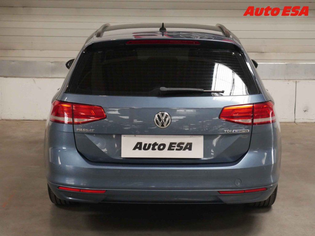Volkswagen Passat, 1.6TDi,LED,TZ,park.čidla - fotka 5