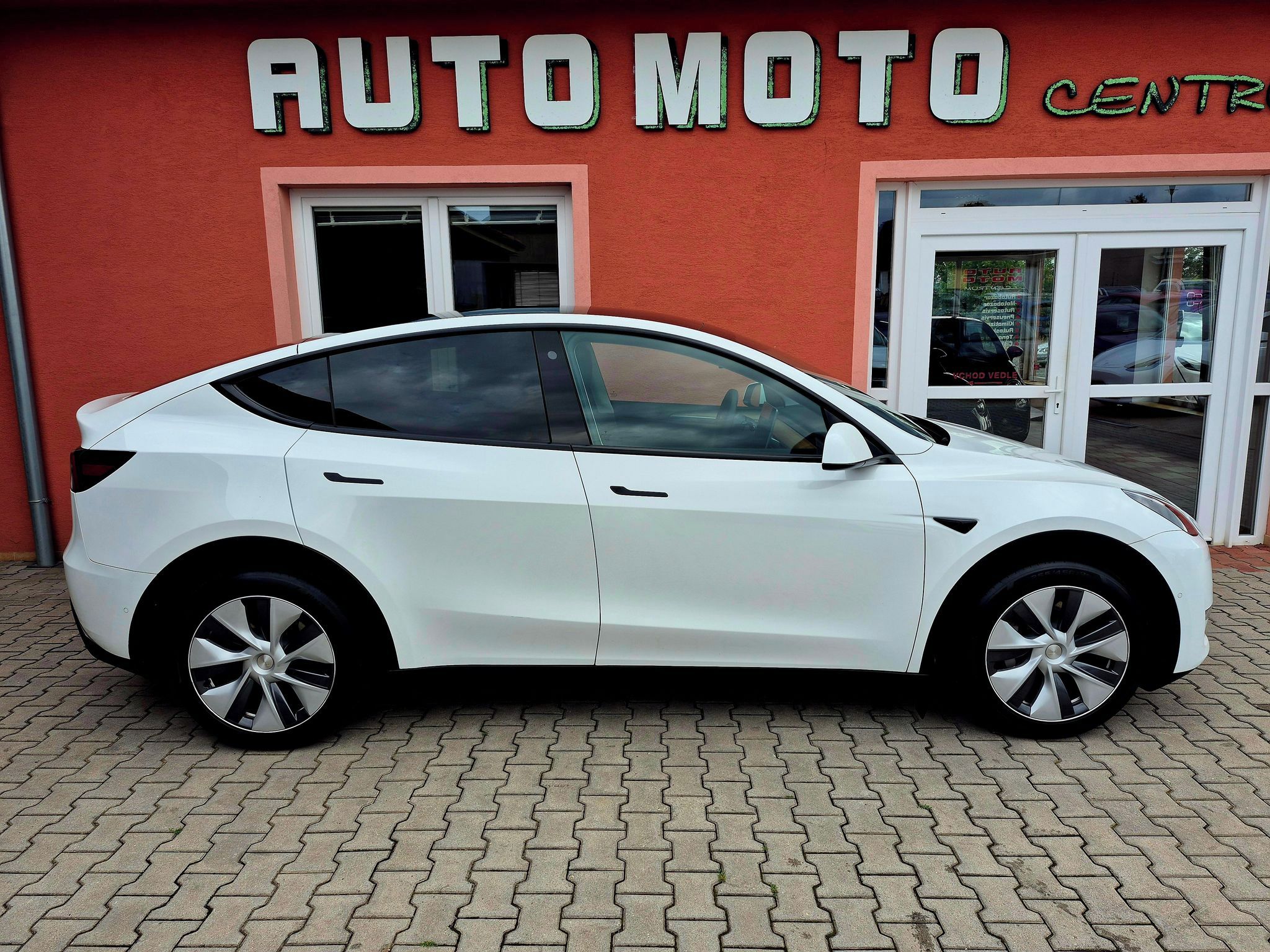 Tesla Model Y, L.R. Dual Motor 378 kW (ODPOČE - fotka 5