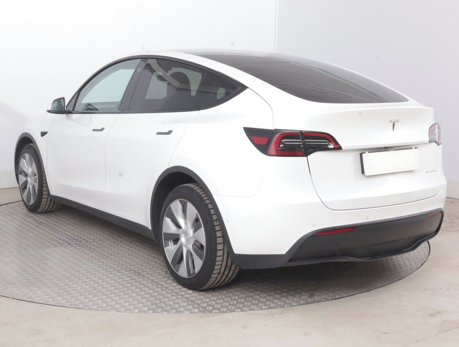 Tesla Model Y, Long Range AWD 79kWh, SoH 91% - fotka 4