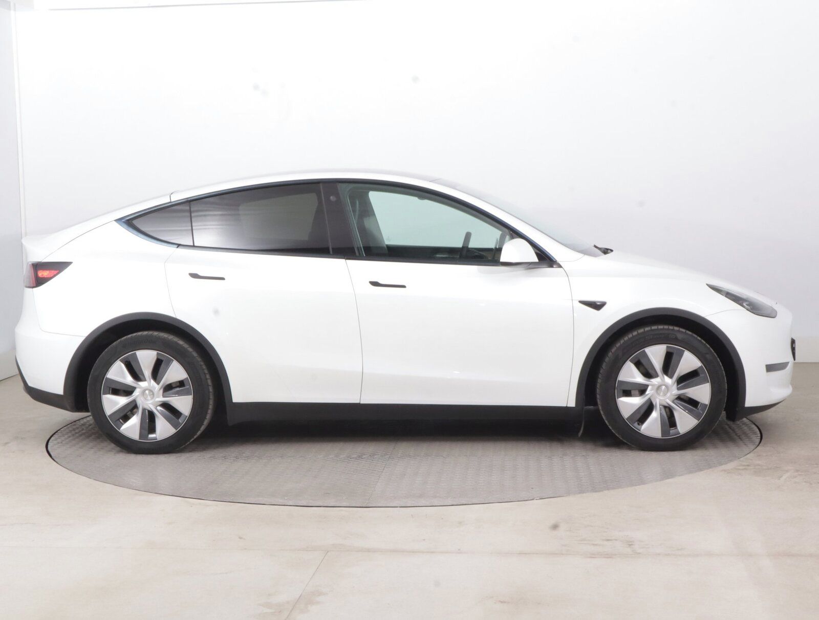 Tesla Model Y, Long Range AWD 79kWh, SoH 92% - fotka 6