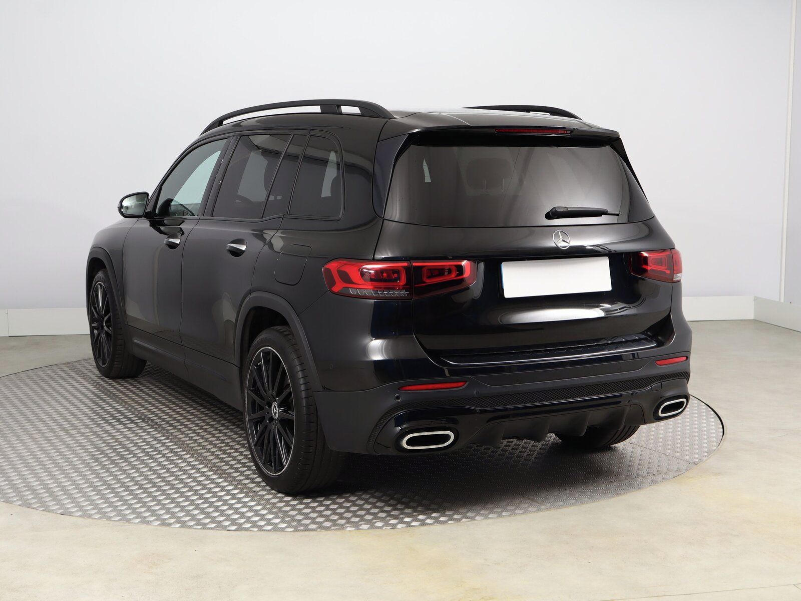 Mercedes-Benz GLB, GLB 250 4MATIC, AMG line, 4X4 - fotka 4