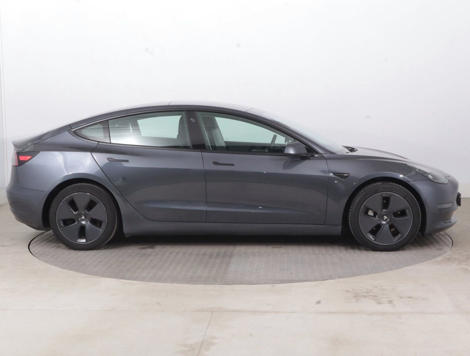 Tesla Model 3, Long Range 4WD 82kWh, SoH 82% - fotka 6