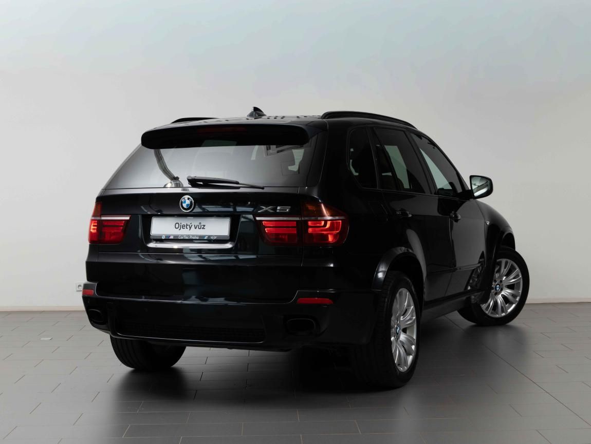 BMW X5, xDrive50i - fotka 5