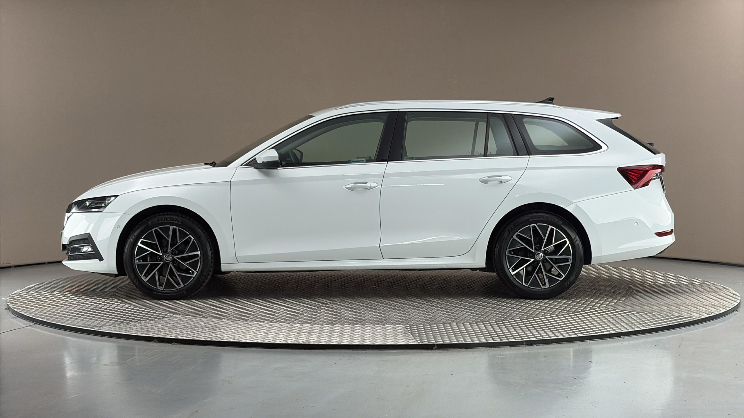 Škoda Octavia, 2.0 TDI DSG Style Combi - fotka 4