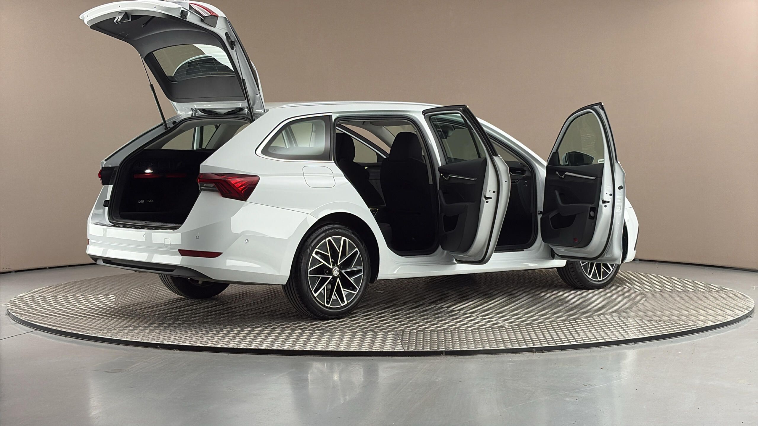 Škoda Octavia, 2.0 TDI DSG Style Combi - fotka 6