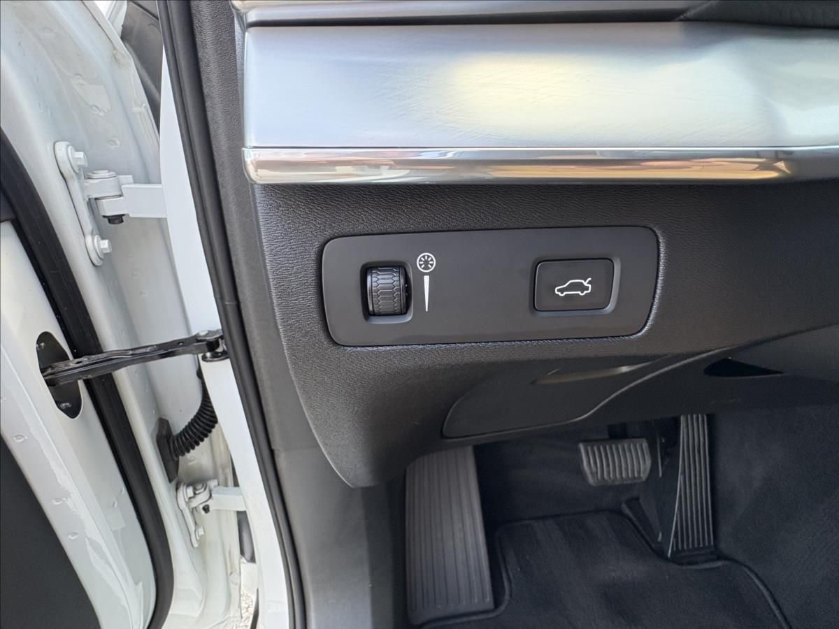 Volvo XC90, 2,0 D5 173kW,Led,Kůže,ACC,1Maj - fotka 5