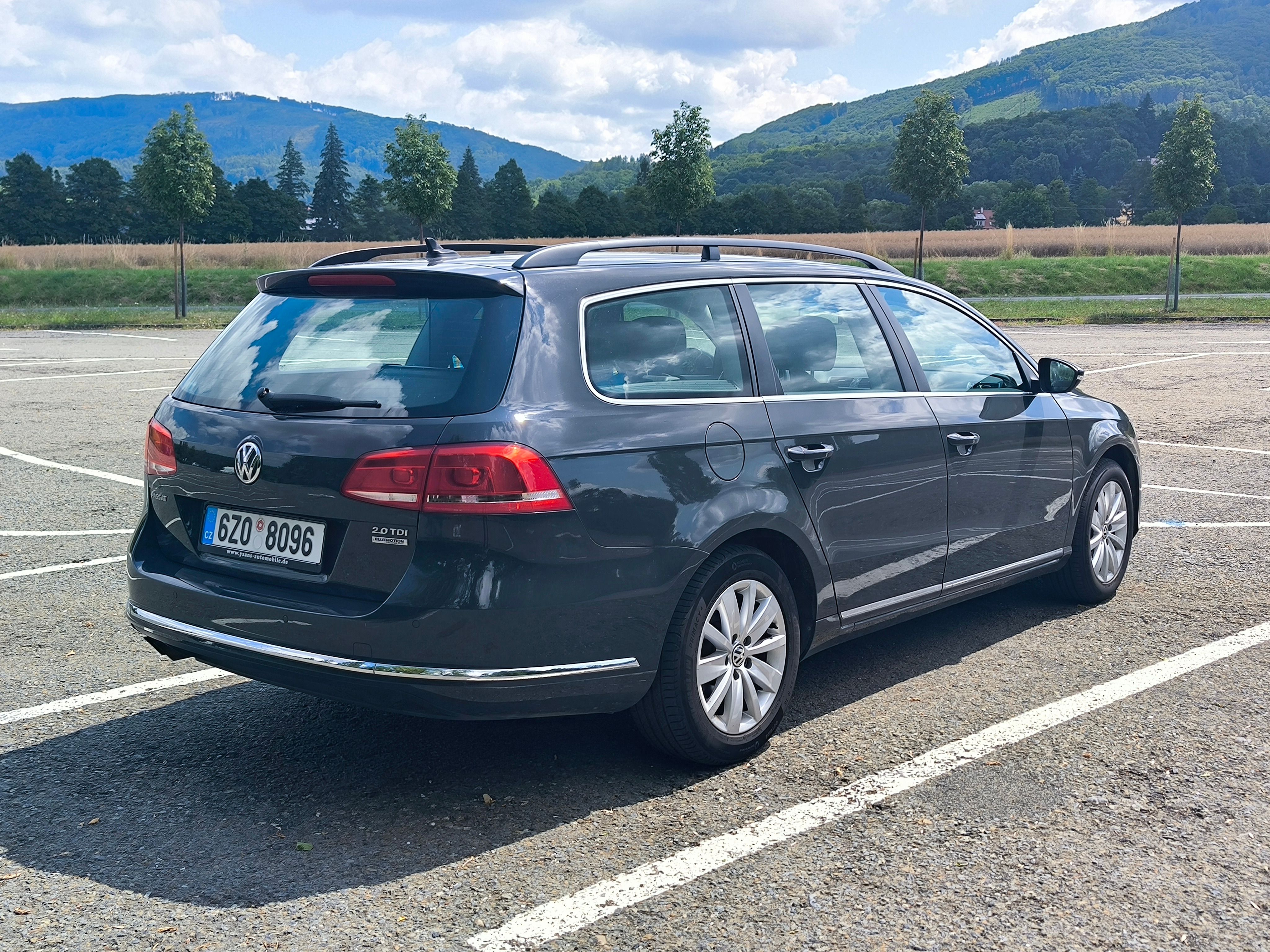 Volkswagen Passat, nebourané vozidlo + zimní sada - fotka 5