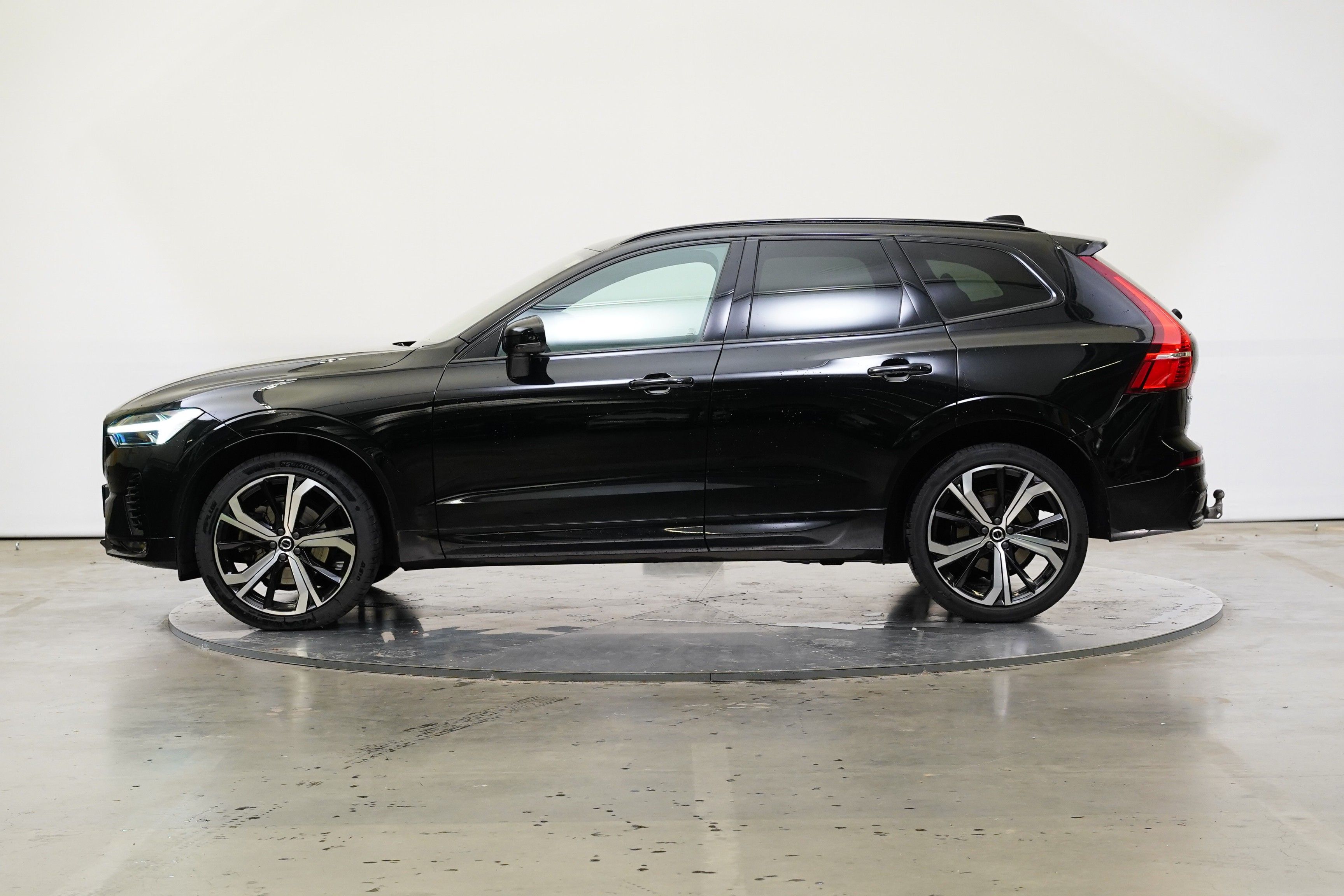 Volvo XC60, B4 145 kW AWD R-Design - fotka 3