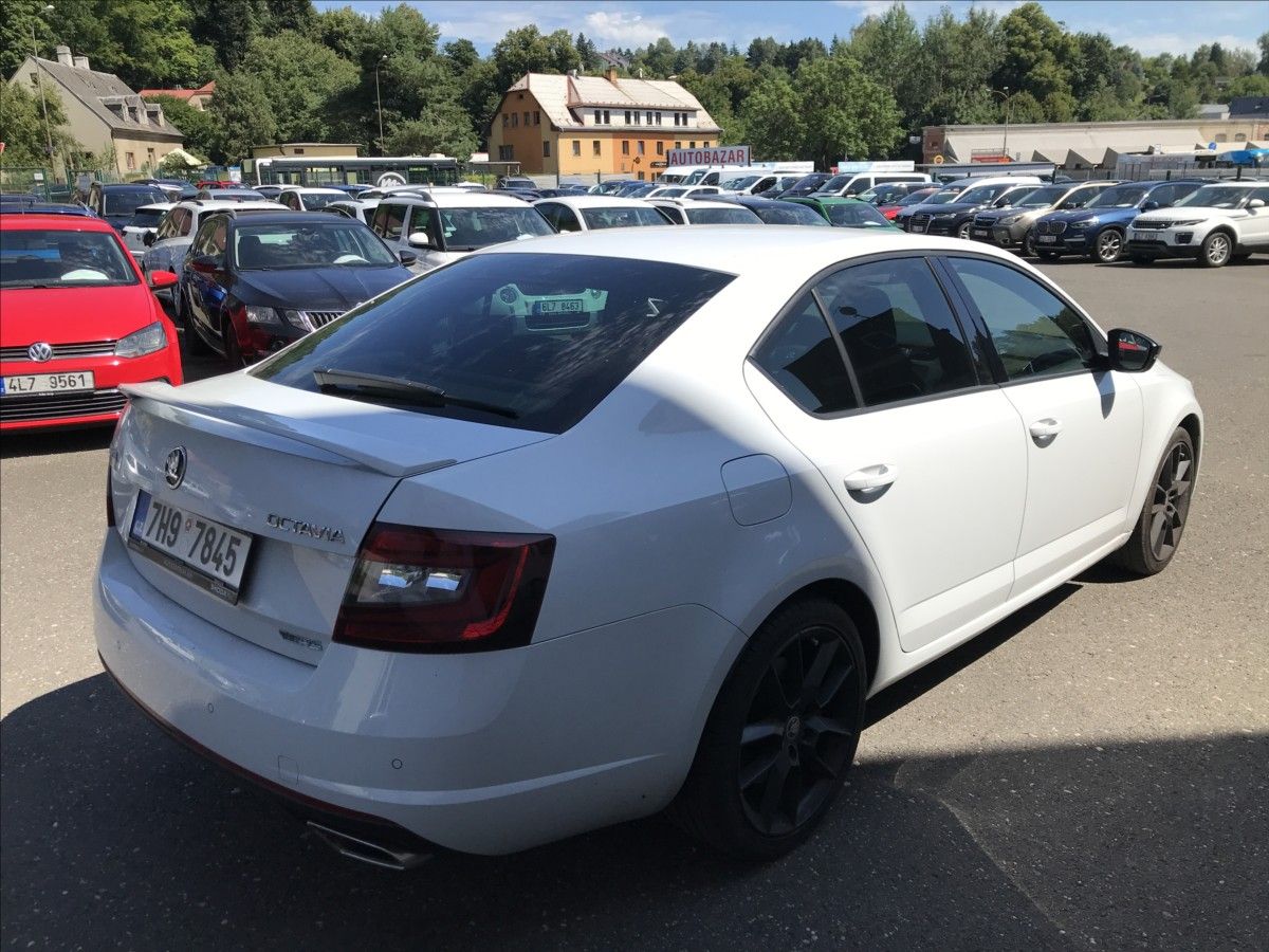Škoda Octavia, 2,0 TSi DSG RS 180Kw - fotka 4