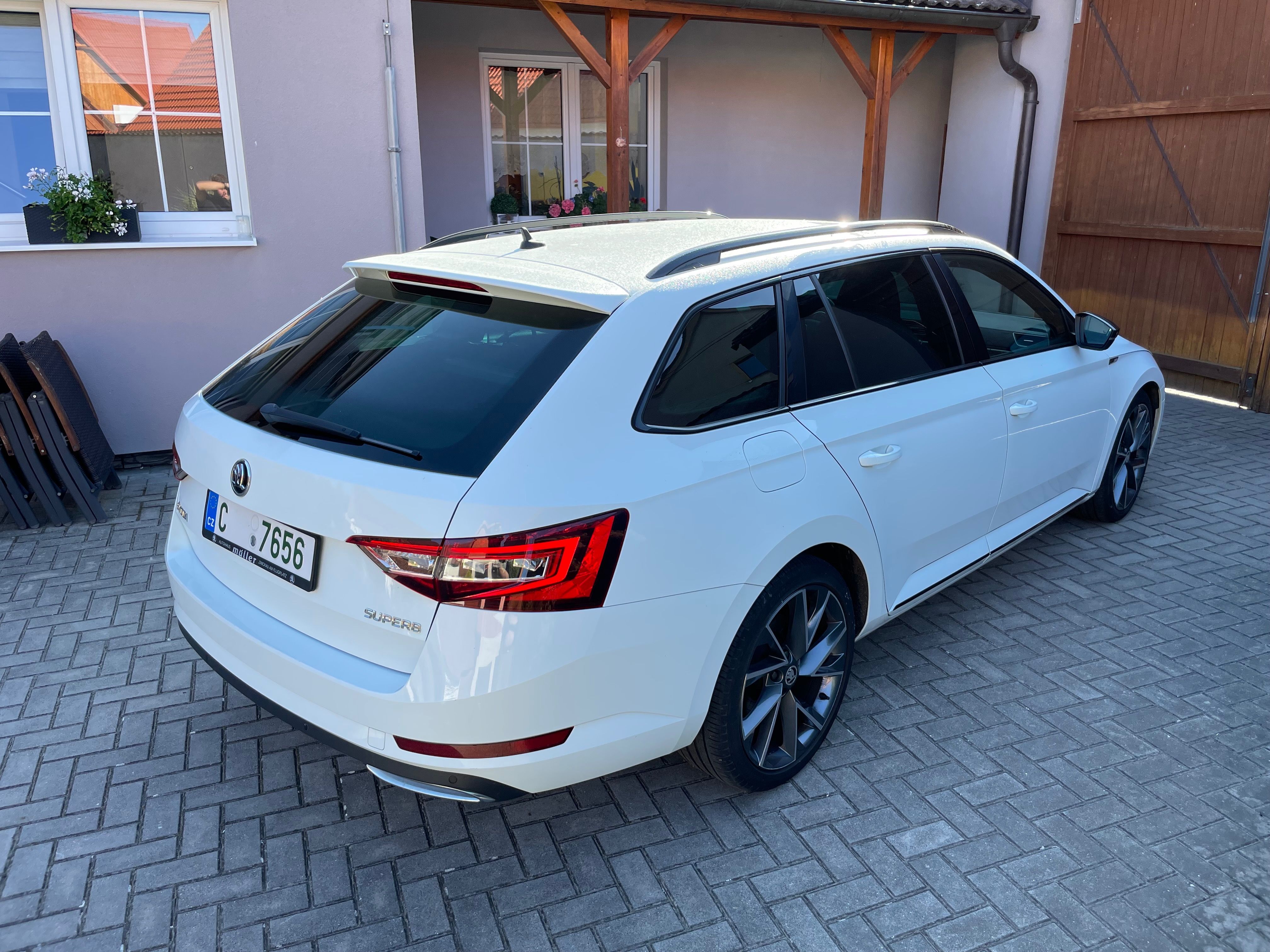 Škoda Superb, Combi Sportline 2,0 TDI 110kw. - fotka 2