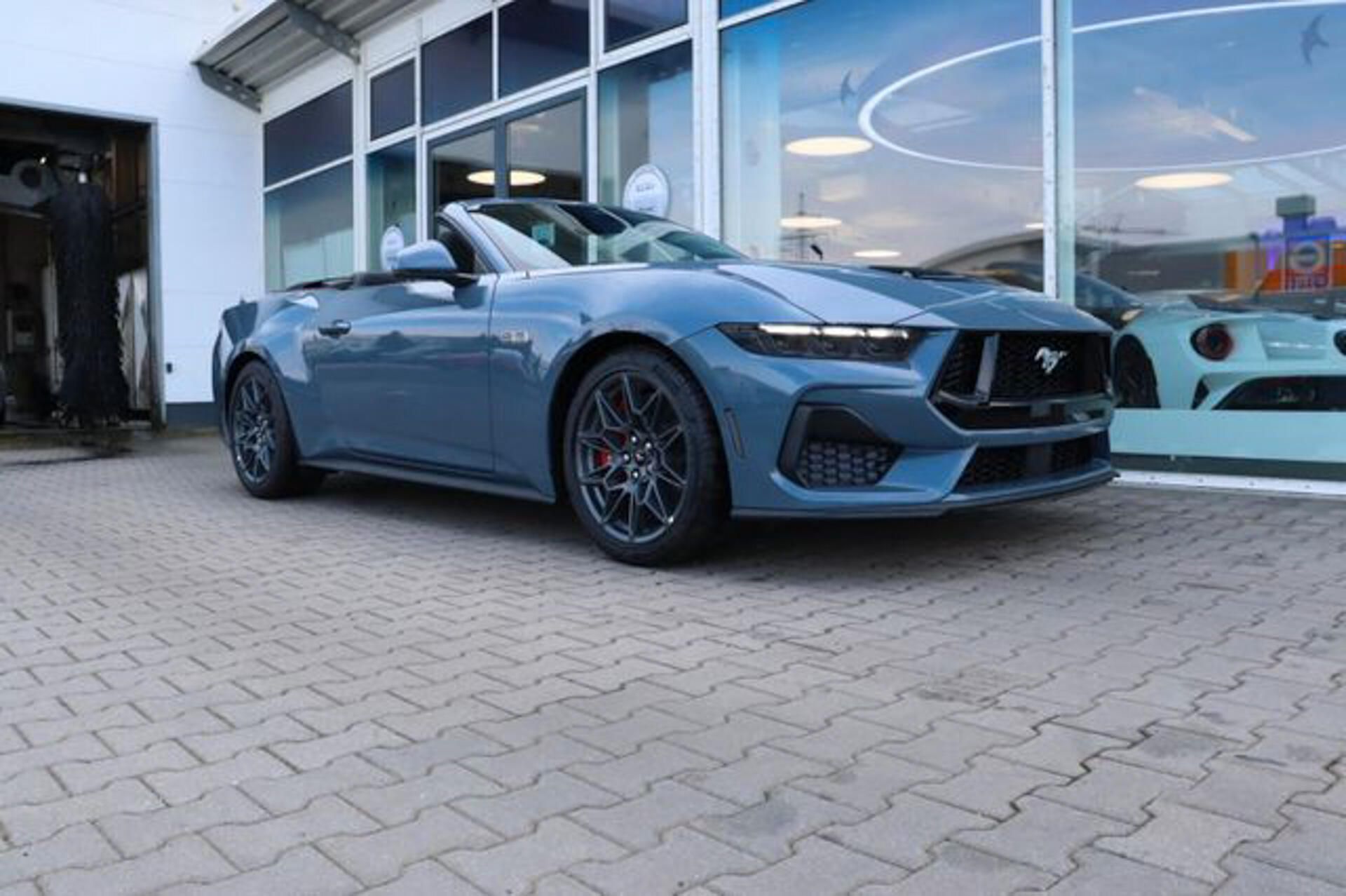 Ford Mustang, 5.0 Convertible MagneRide - fotka 2