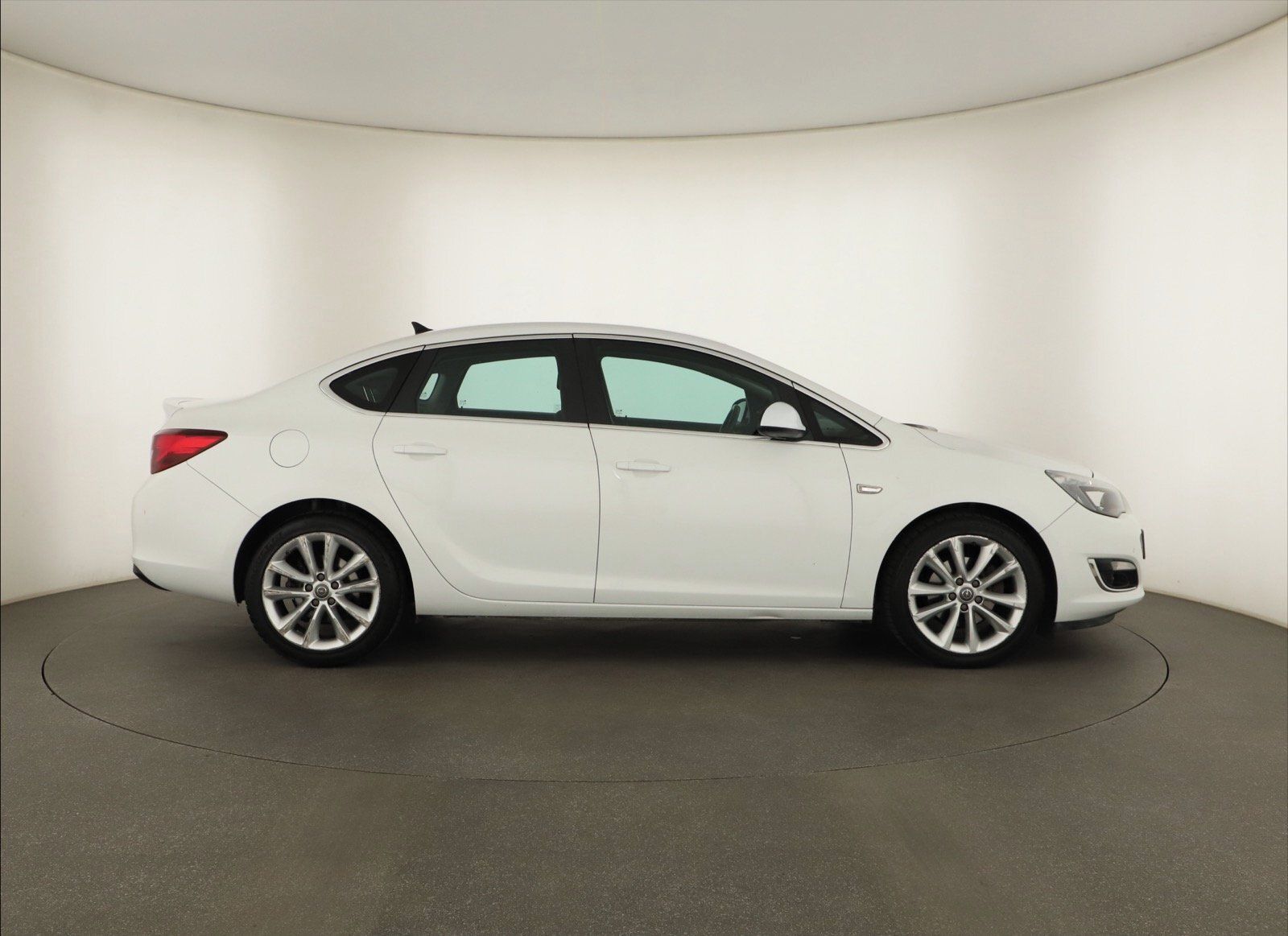 Opel Astra, 1.6 CDTI, Klima - fotka 6