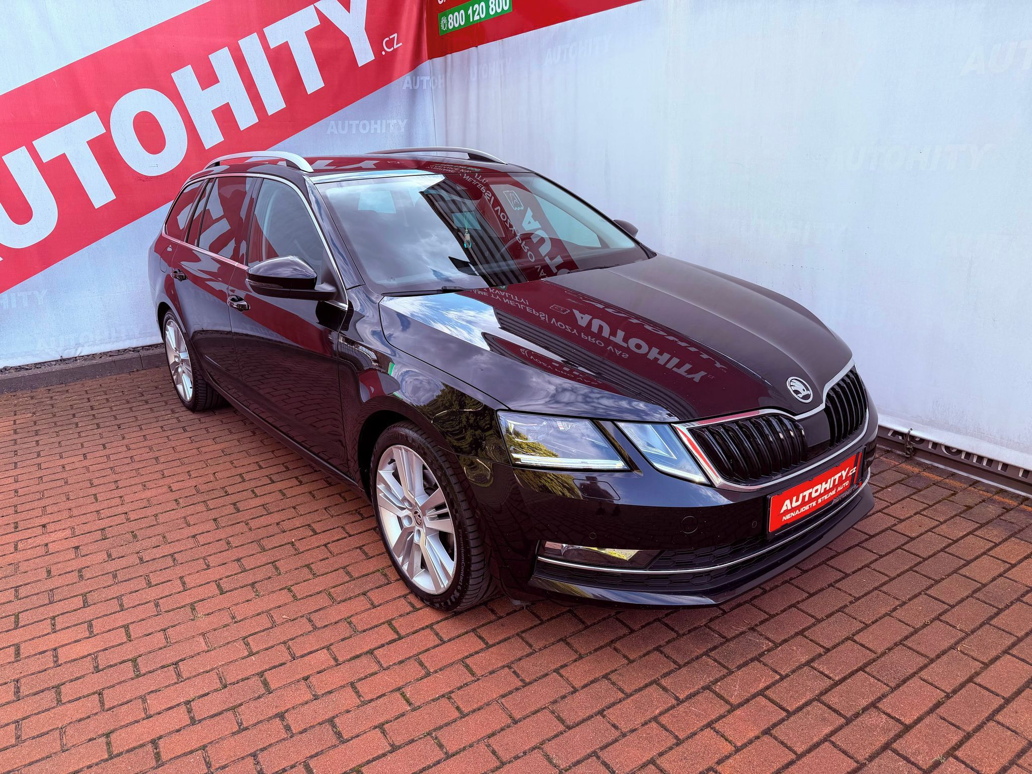 Škoda Octavia, 1.4 TSi DSG Style, Serviska - fotka 5