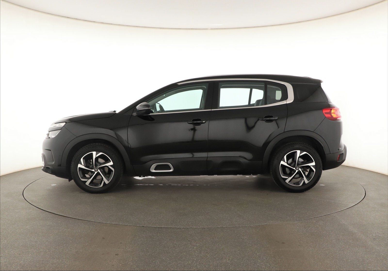 Citroën C5 Aircross, BlueHDi 130, Serv.kniha, Navi - fotka 3