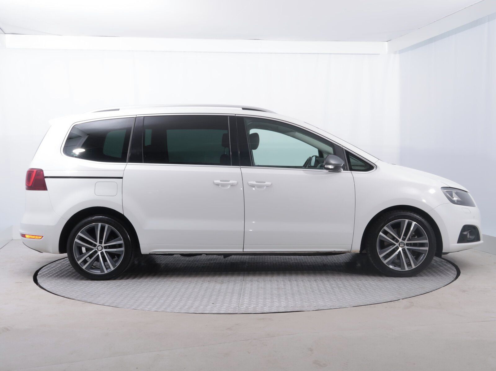Seat Alhambra, 2.0 TDI, 4X4, 7 míst, Kůže - fotka 6