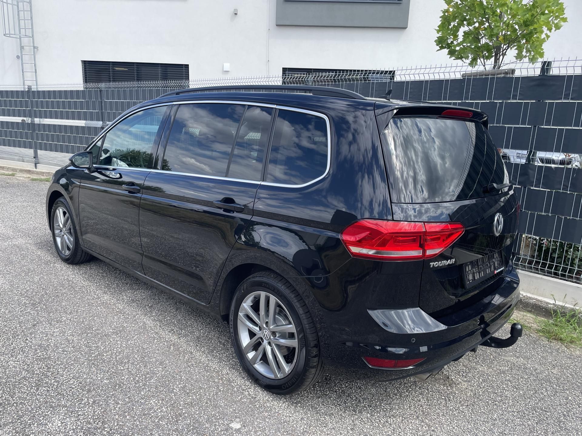 Volkswagen Touran, 1.4 TSI 110kW 7 MÍST - fotka 3
