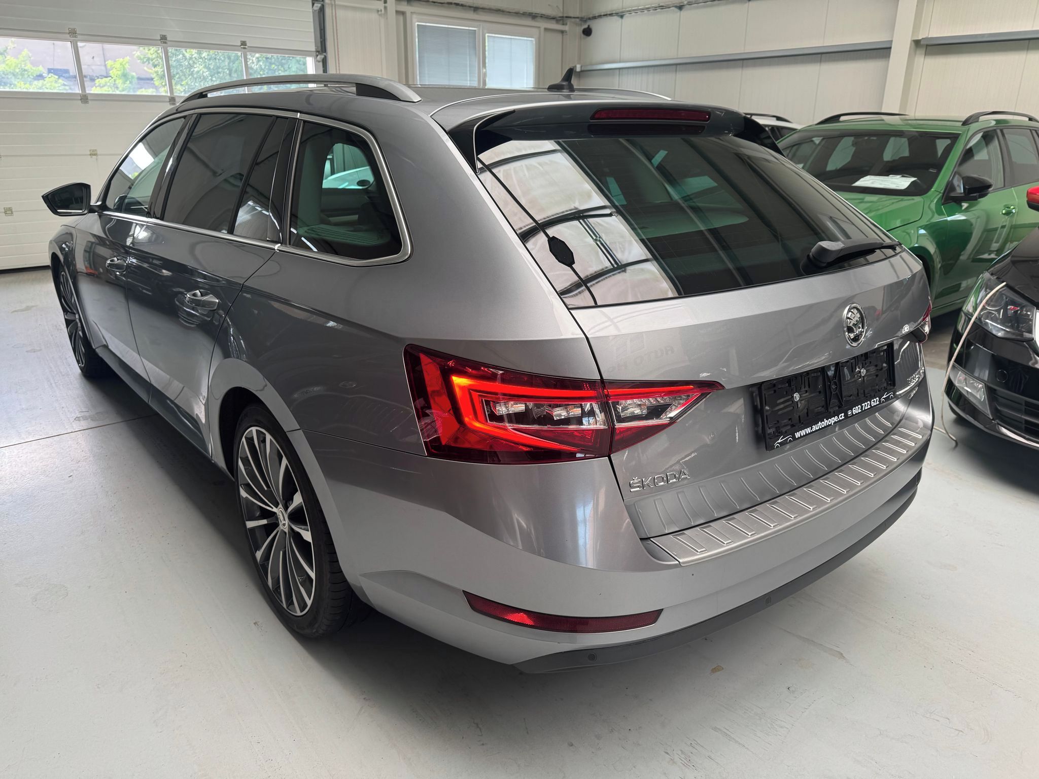 Škoda Superb, combi 2.0 TDI DSG 4x4 L&K - fotka 4