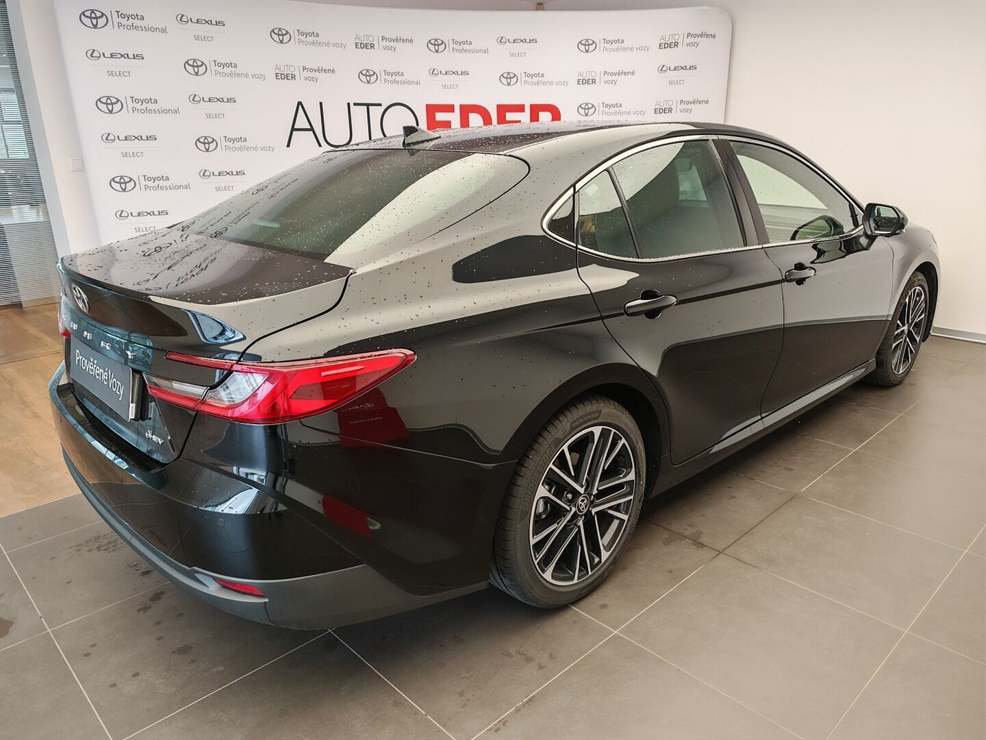 Toyota Camry, 2.5 Hybrid Executive - fotka 4