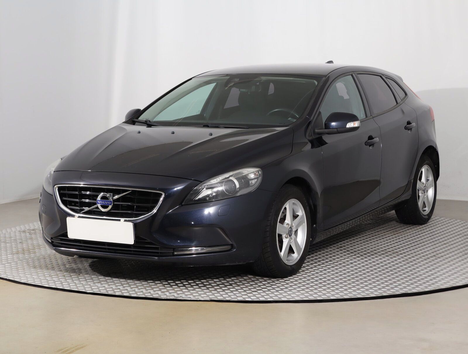 Volvo V40, 2.0 T2, Navi, Xenony - fotka 2