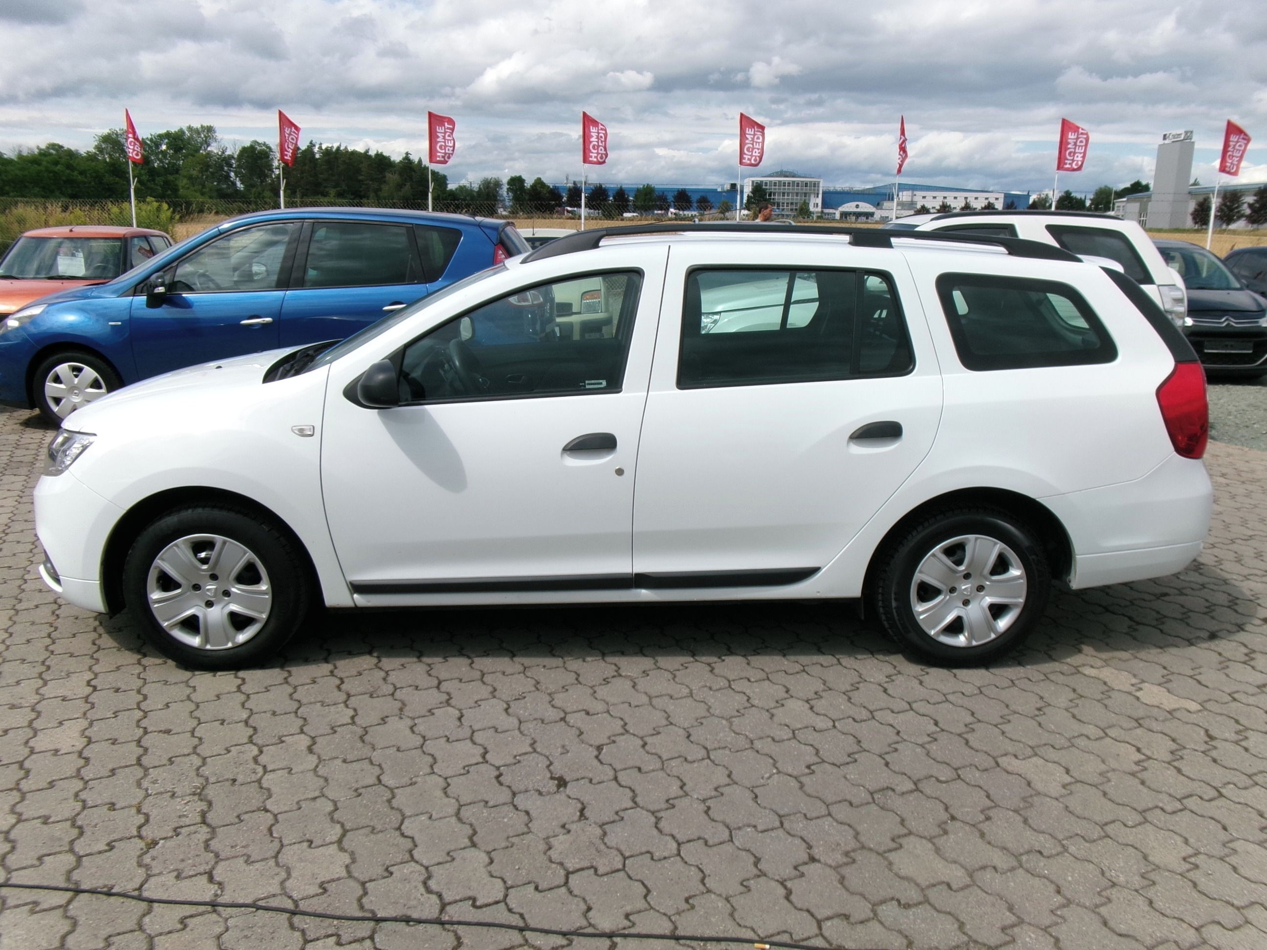 Dacia Logan, 1.2 54kw,1.maj.CZ,2x kola - fotka 4