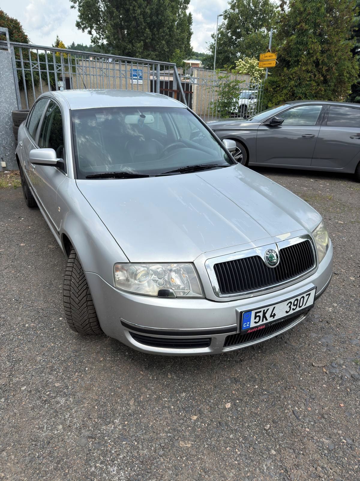 Škoda Superb, Superb 2,5 TDI automat - fotka 2