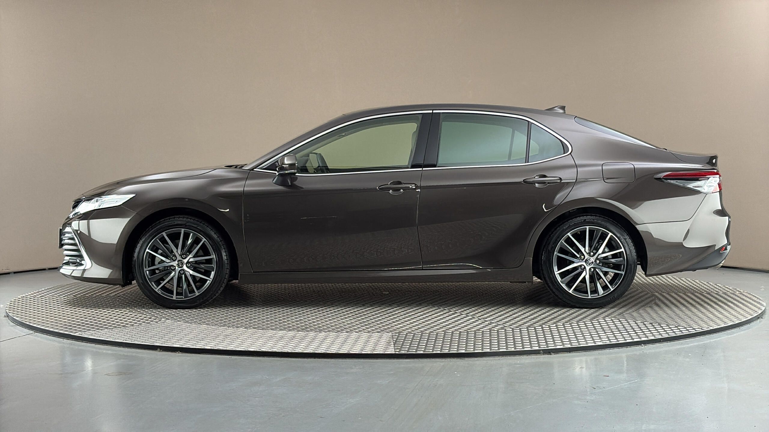 Toyota Camry, 2.5 Hybrid AUT Executive - fotka 4