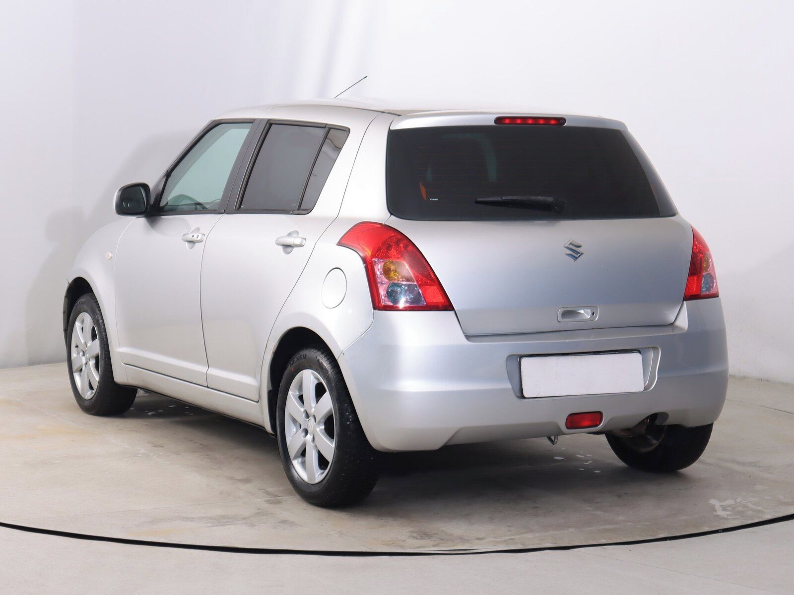 Suzuki Swift, 1.3 i, po STK - fotka 4