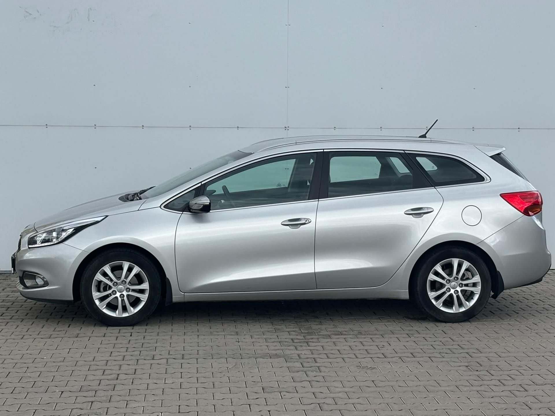 Kia Cee´d, 1,4 CVVT Exclusive - fotka 3