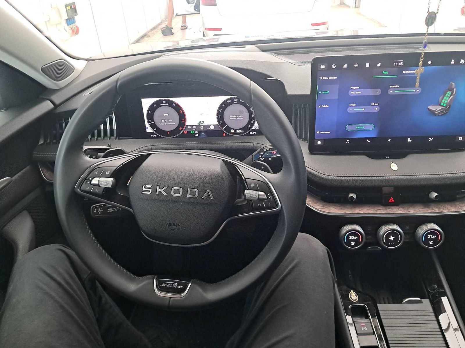 Škoda Superb, 2.0 TDI, Laurin&Klement - fotka 3