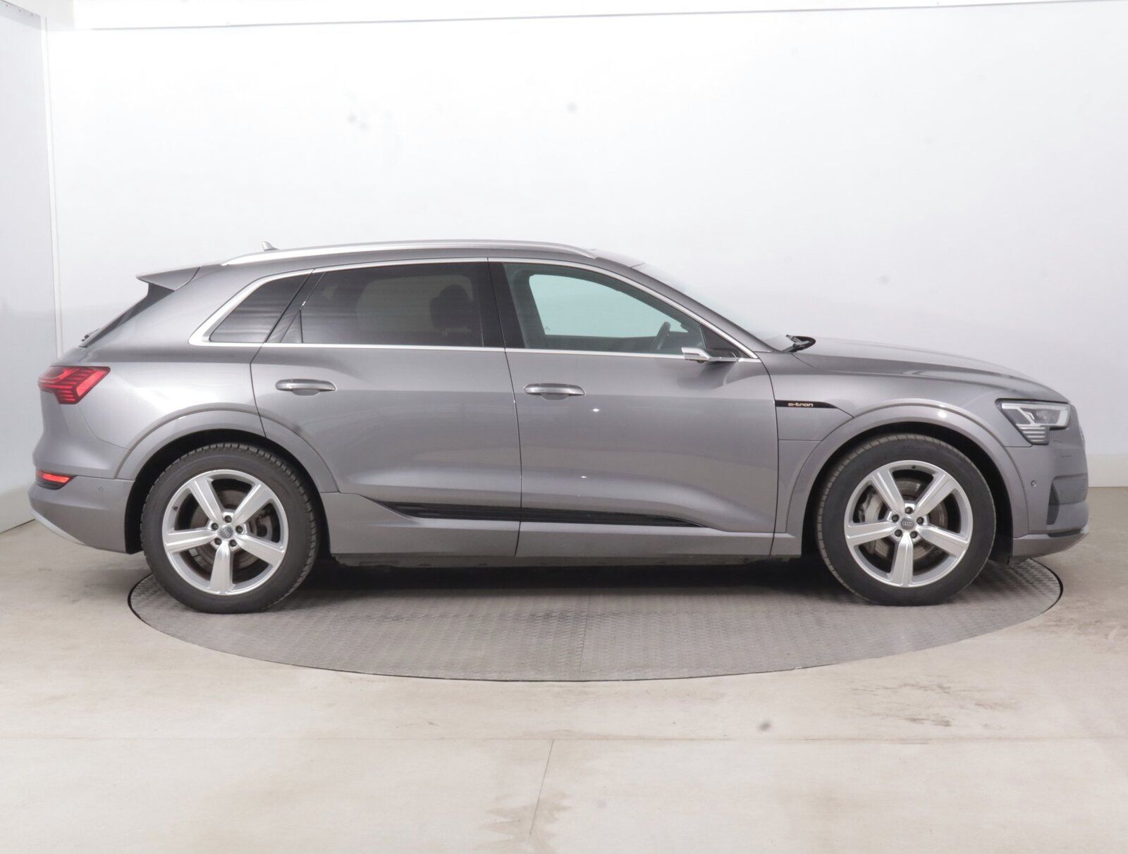 Audi e-tron, e-tron 55 quattro, SoH 90% - fotka 6