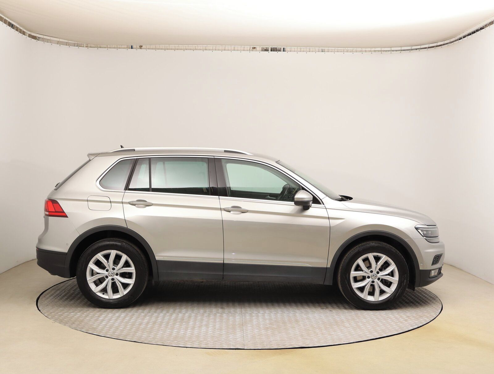 Volkswagen Tiguan, 2.0 TSI, Elegance, 4X4 - fotka 6