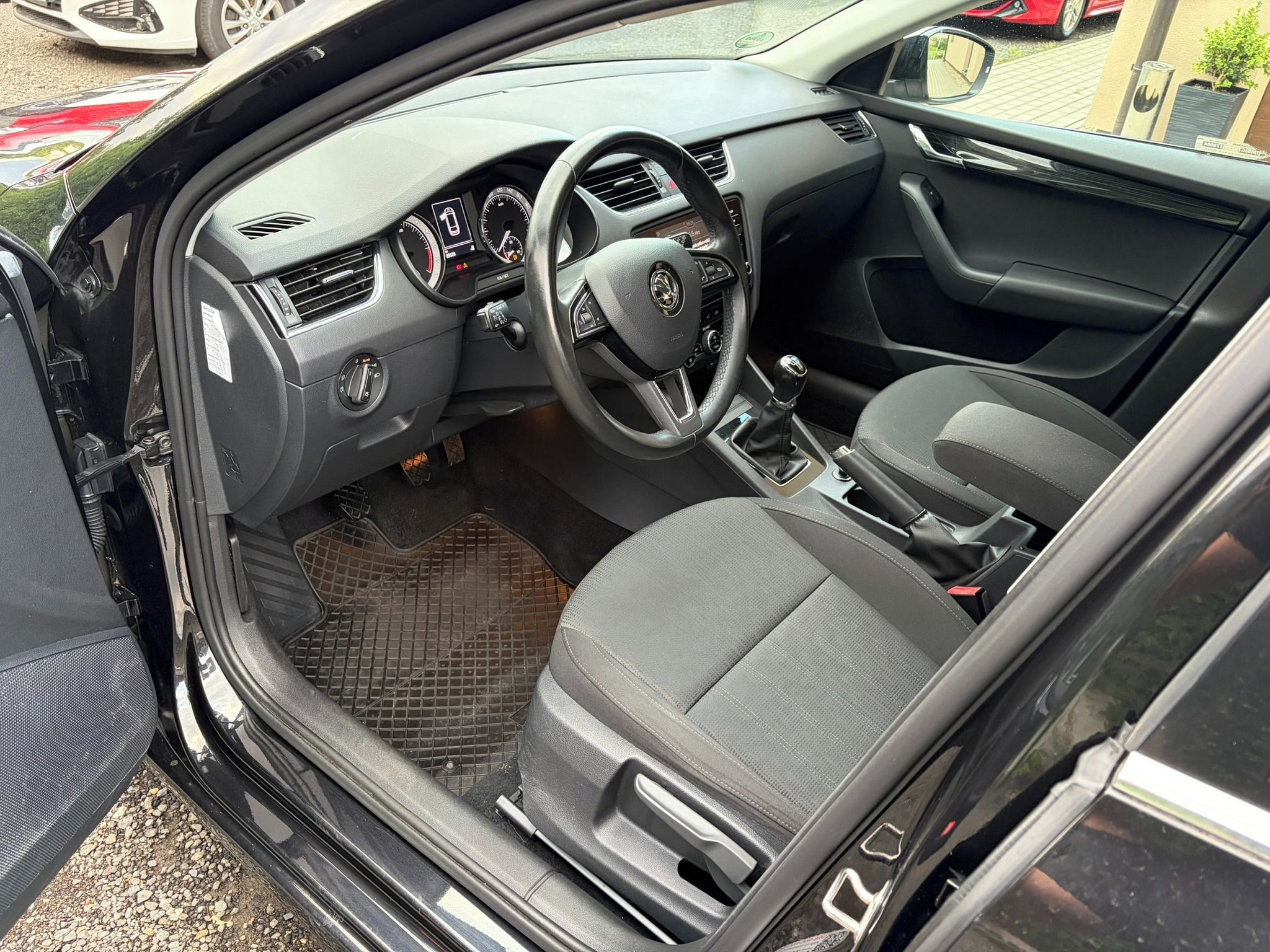 Škoda Octavia, 1.6 TDI STYLE. 85tis. km. ČR. - fotka 3
