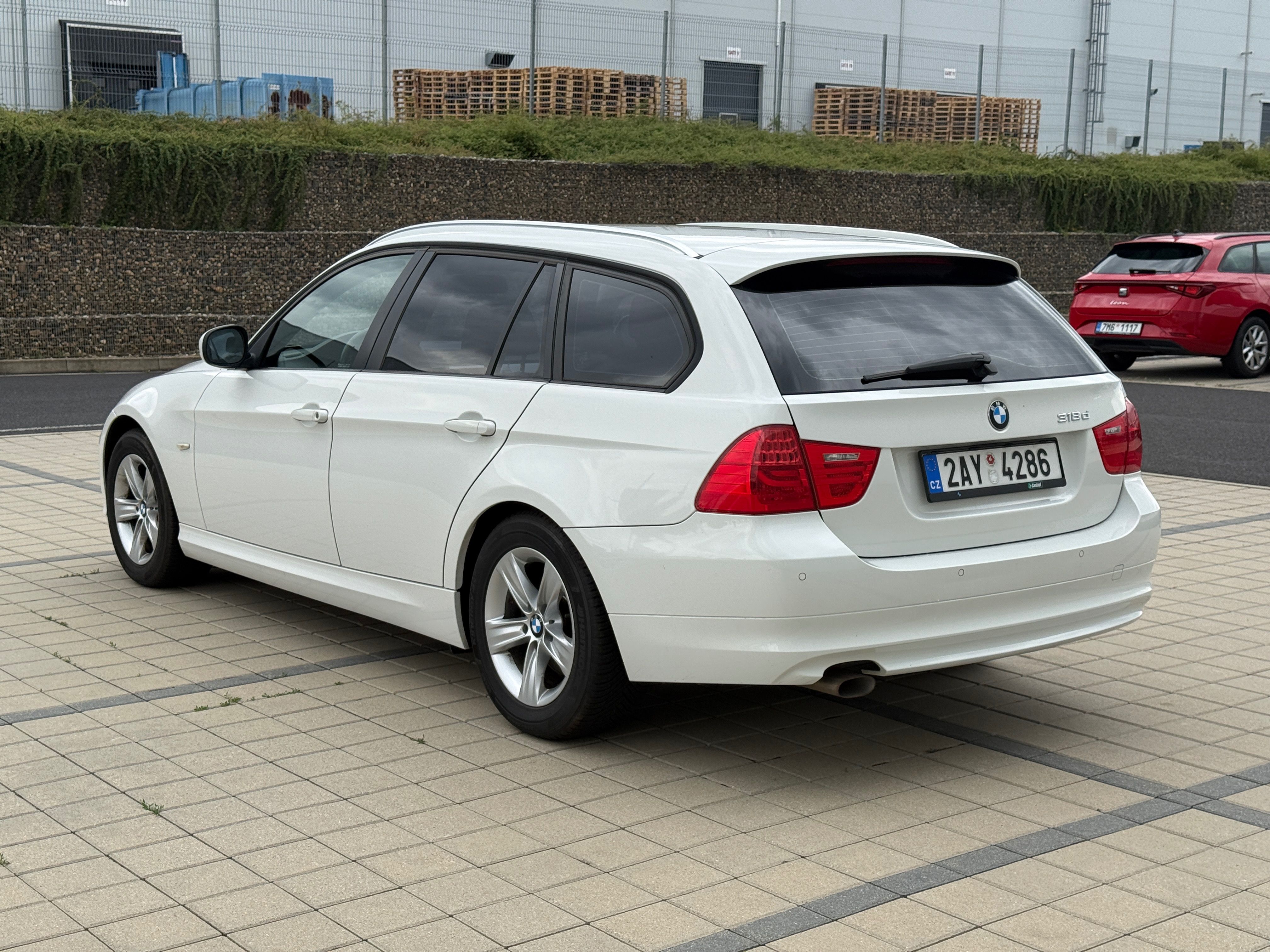BMW Řada 3, 318D - fotka 4