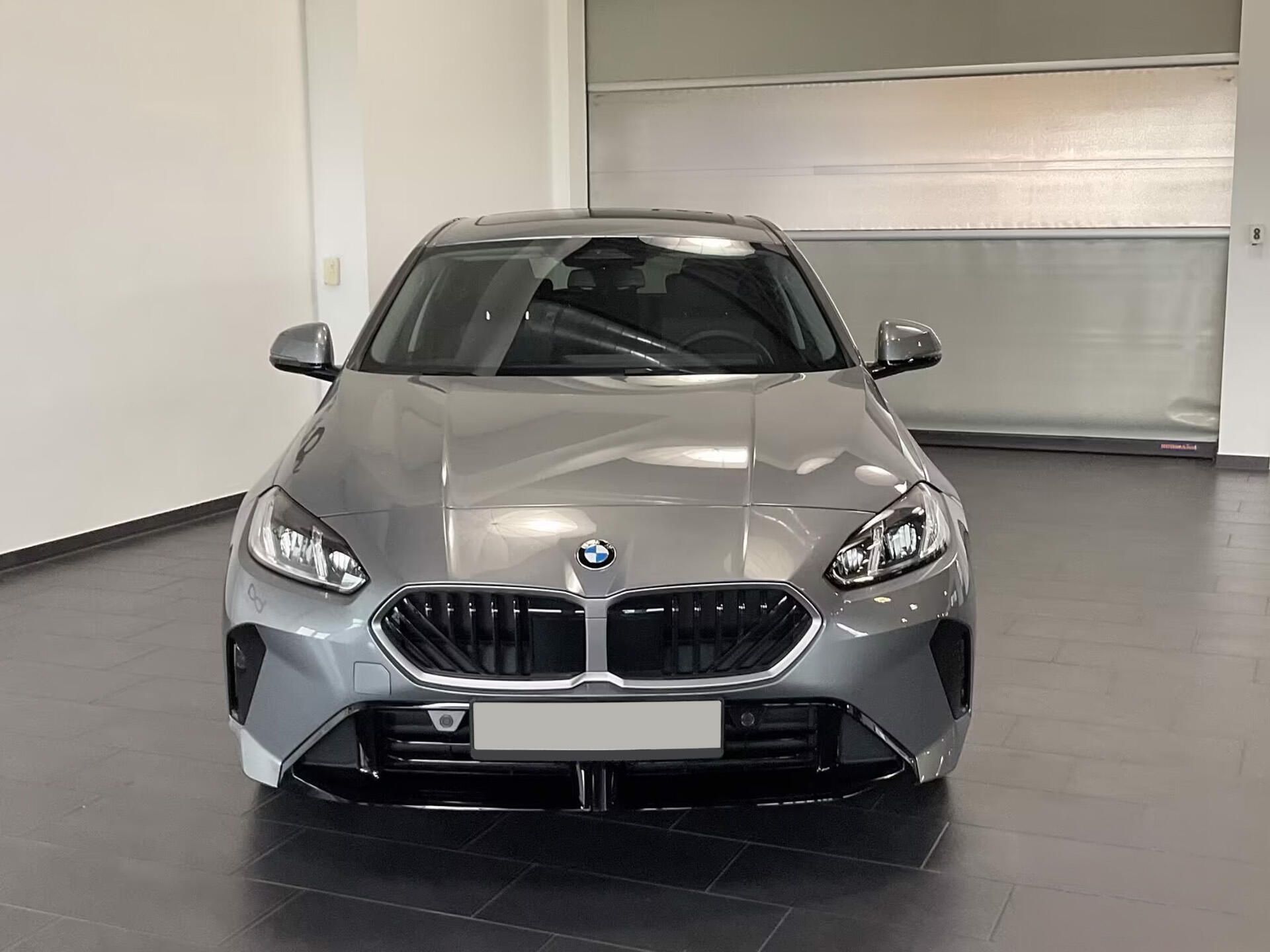 BMW Řada 1, 120 M-Sport design Pano Kamer - fotka 2