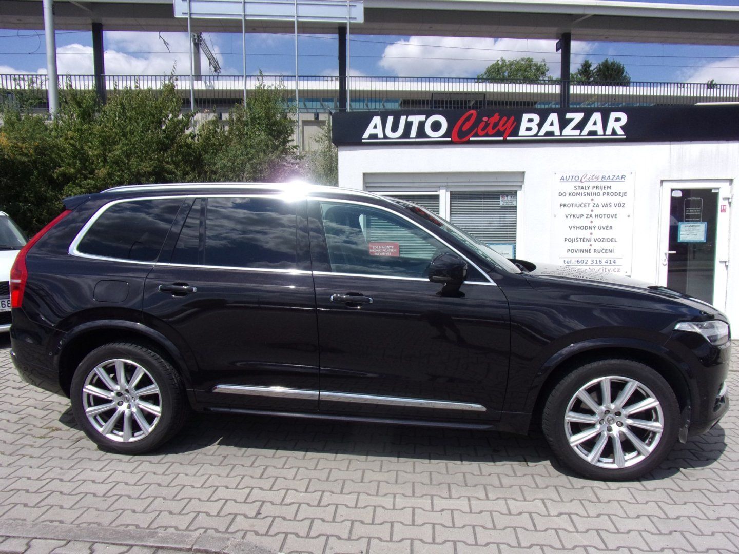 Volvo XC90, 2,0D 165kW D5 AWD - fotka 2