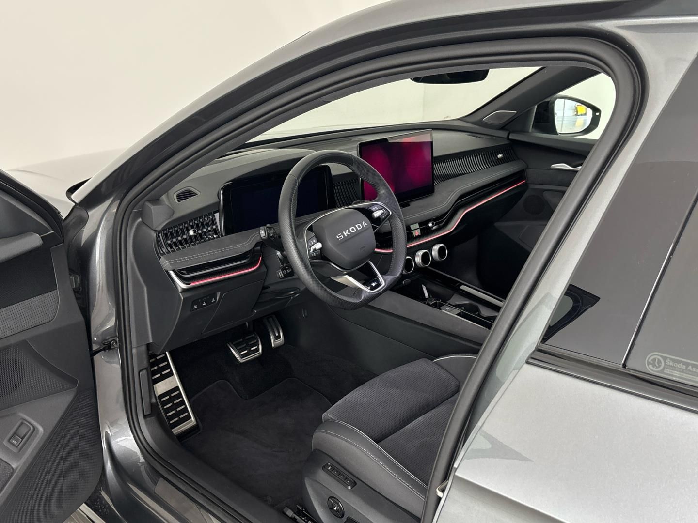 Škoda Superb, 2.0 TDI DSG / 142 kW Sportline - fotka 6