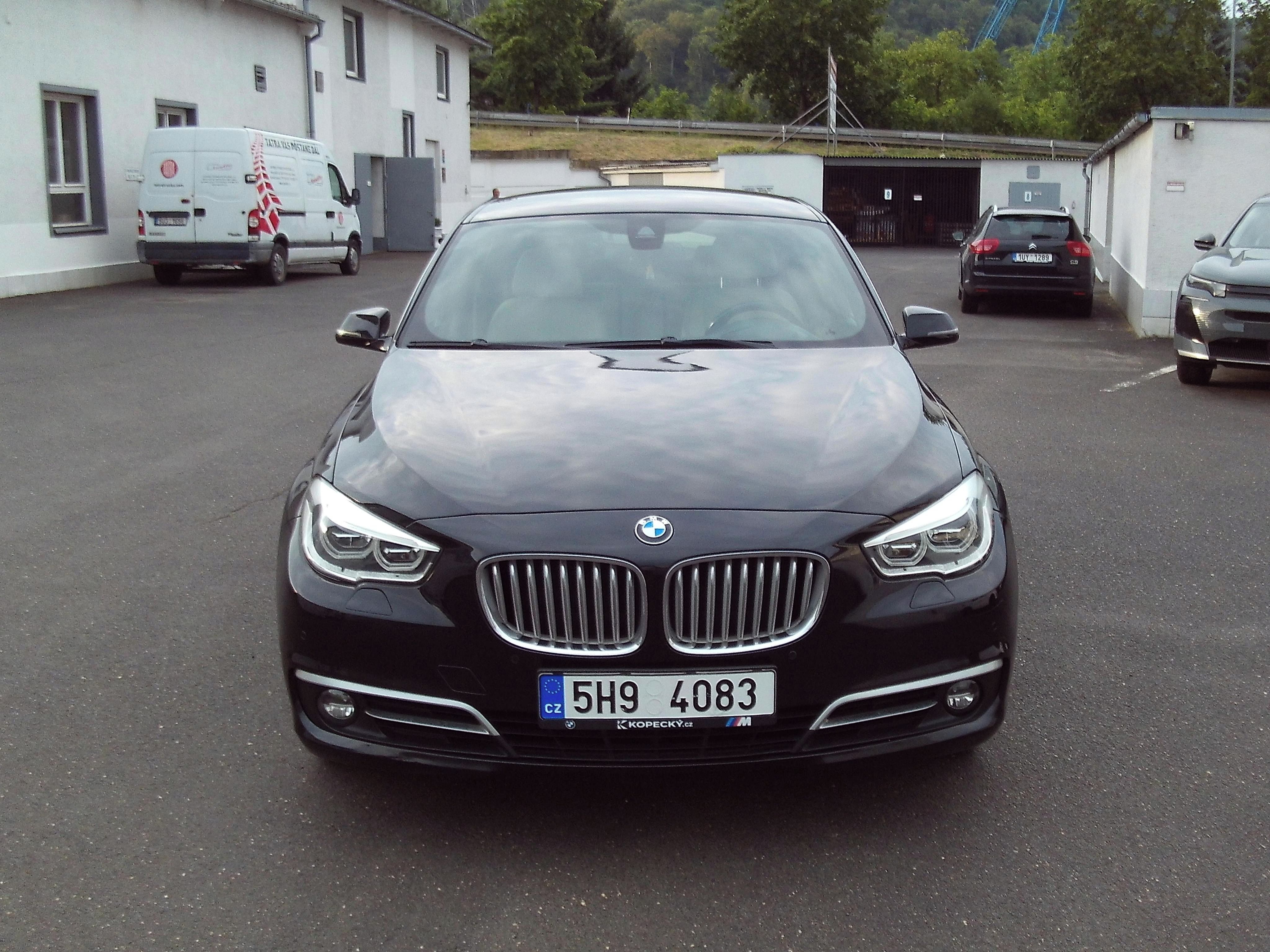 BMW Řada 5, 530d xDrive - fotka 2