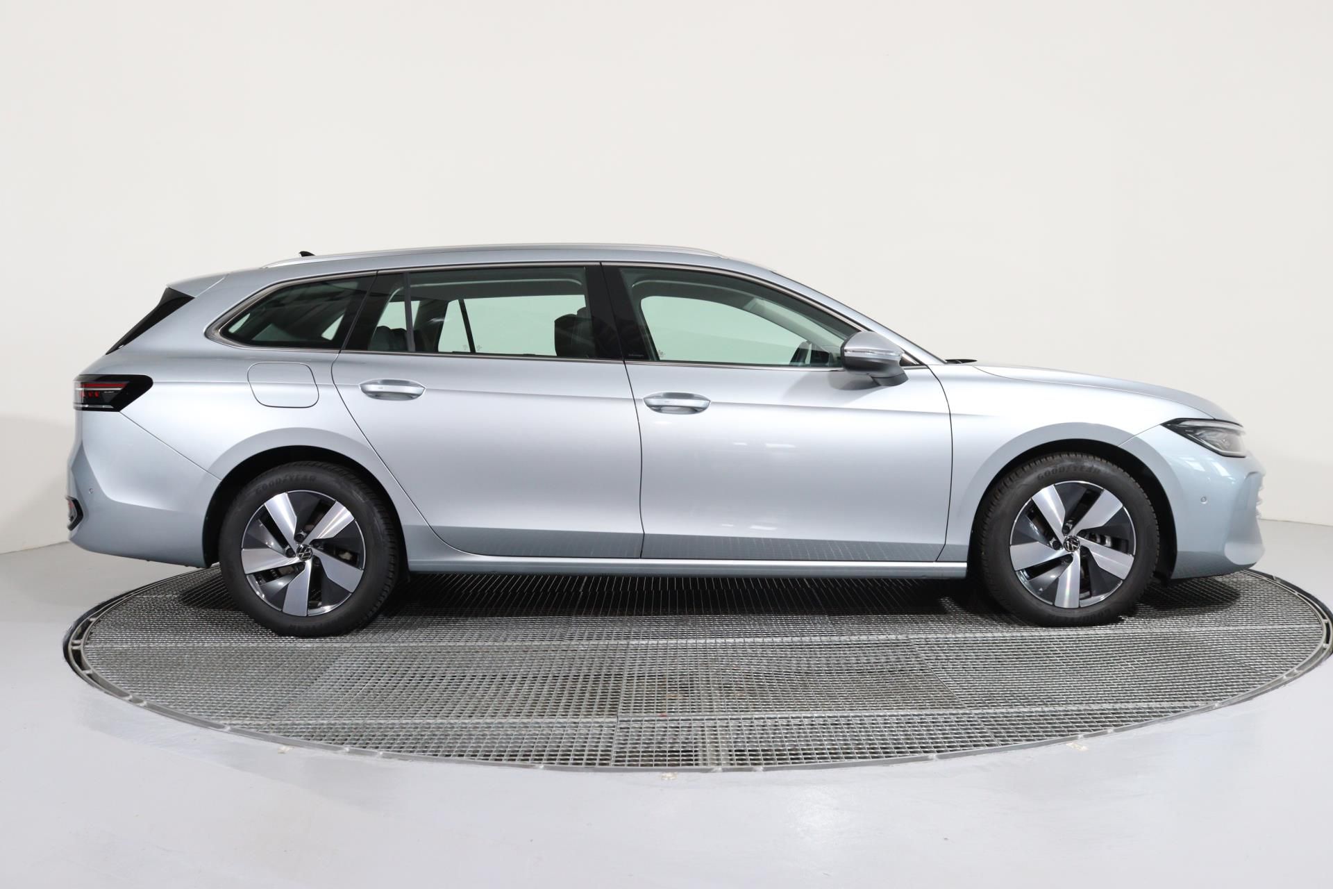 Volkswagen Passat, ELEGANCE 2,0 TDI 110 KW/ MATRI - fotka 3