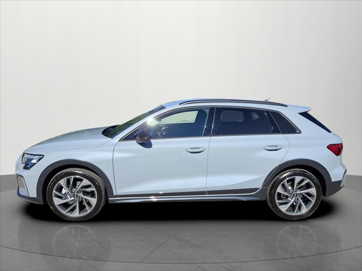 Audi A3, 1,5 110 Kw 35 TFSI  ALLSTREET - fotka 4