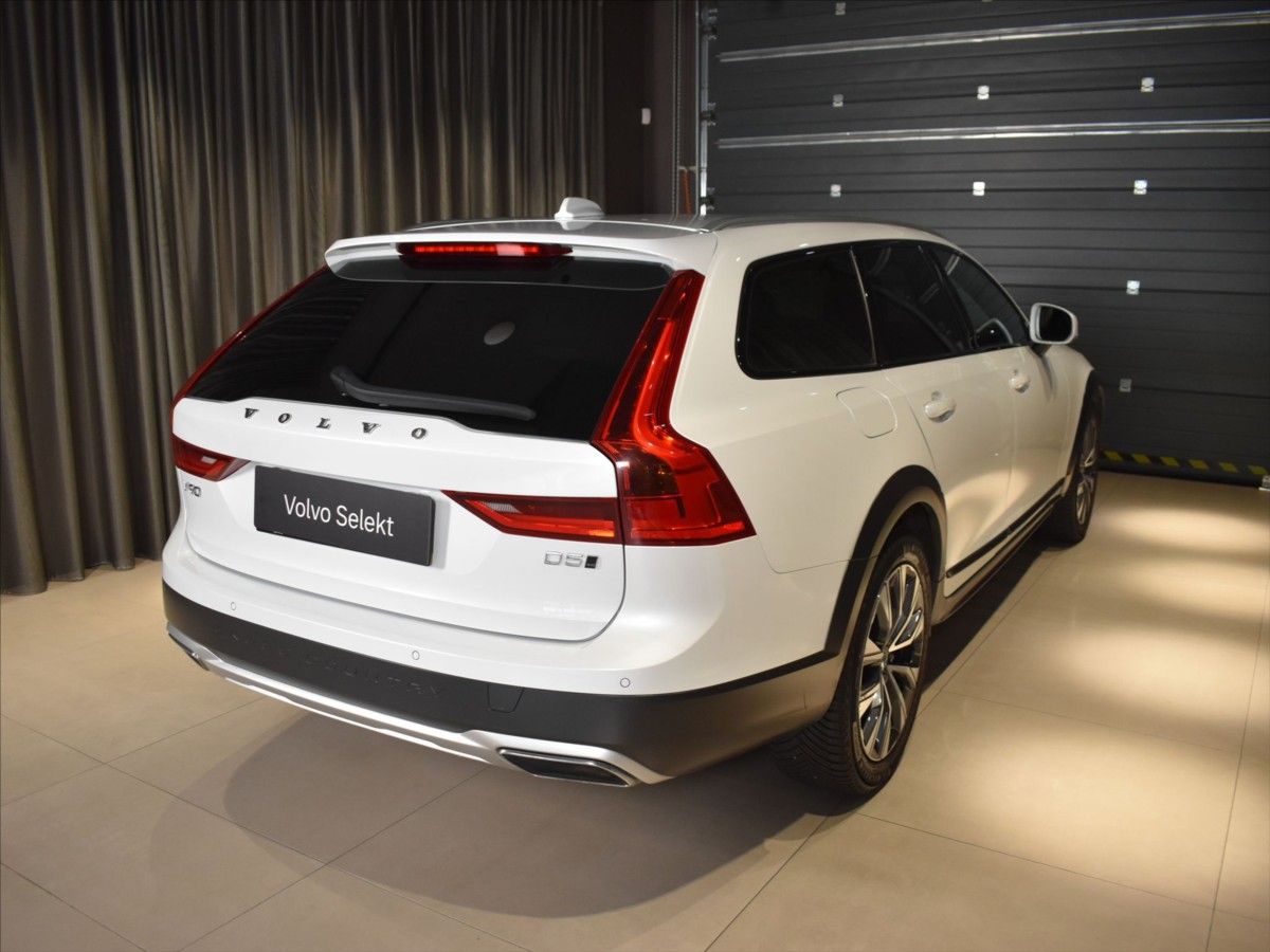 Volvo V90, 2,0 D5 AWD CC PRO - fotka 4
