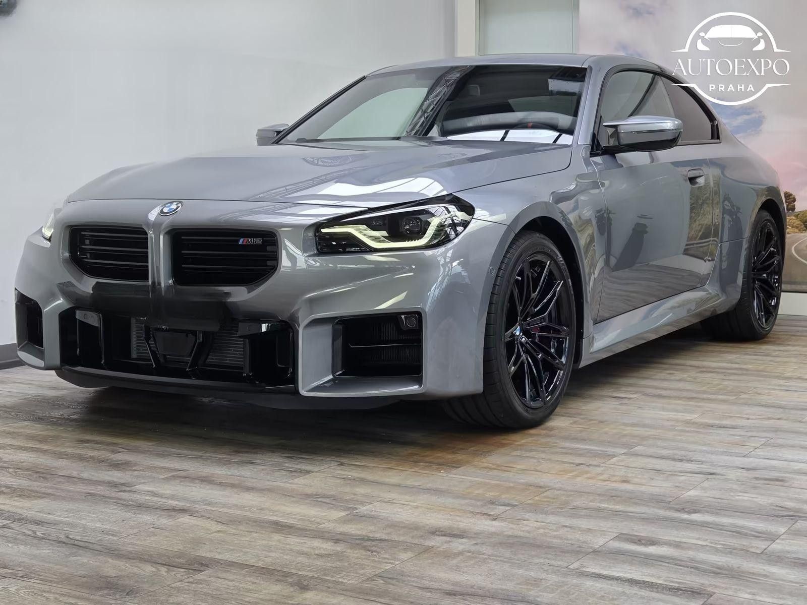 BMW M2, Alcantara