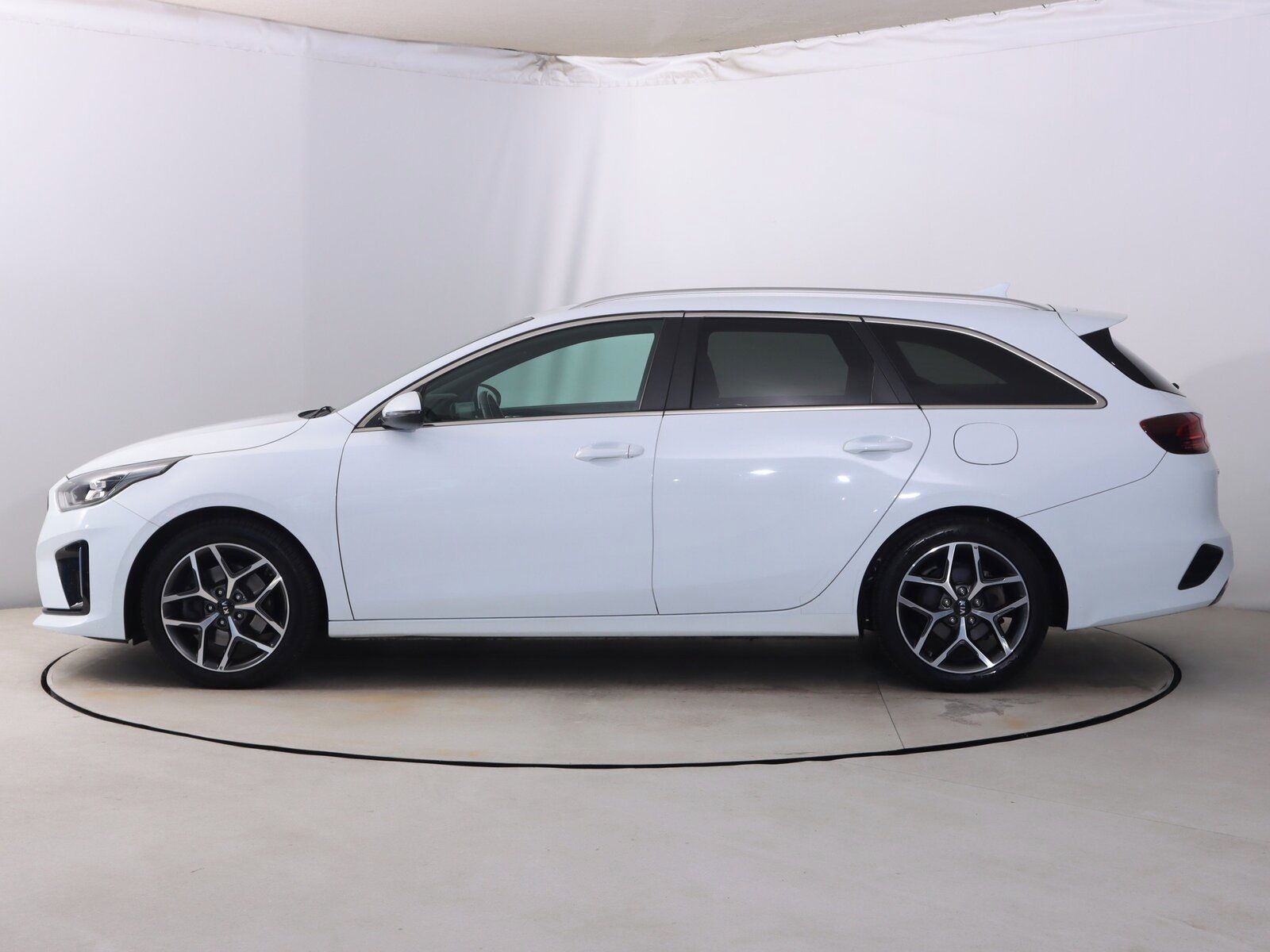 Kia Cee´d, 1.6 CRDi, GT Line, Serv.kniha - fotka 3