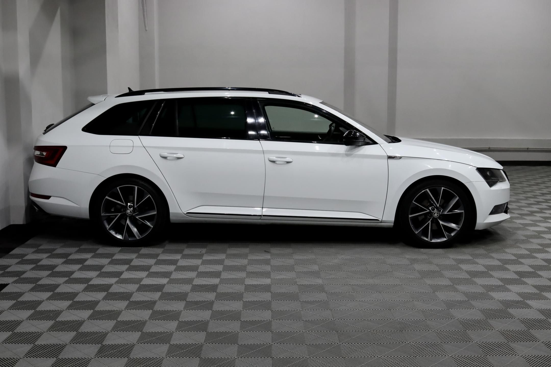 Škoda Superb, 3 2.0 TSI 162 kW DSG Sportline - fotka 4
