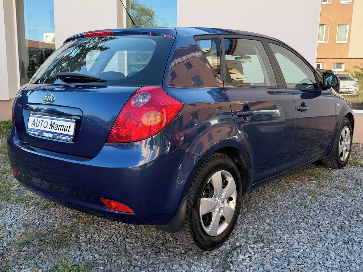 Kia Cee´d, 2.0i 105kW, po 1. maj v CZ - fotka 3