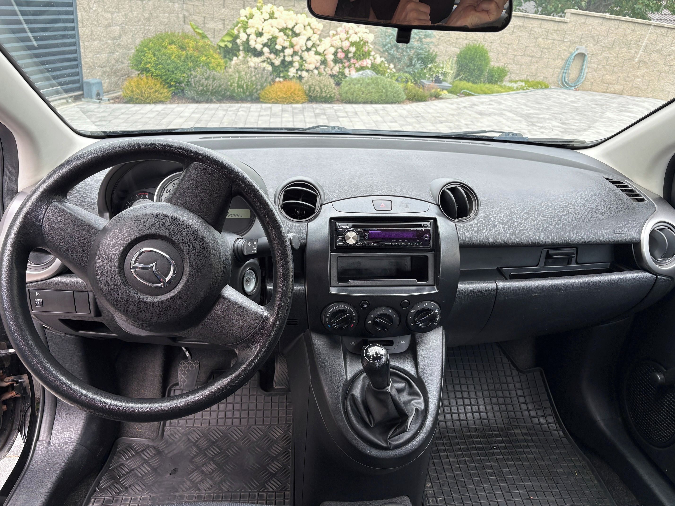 Mazda 2, 1. majitel, sada zimních kol - fotka 6