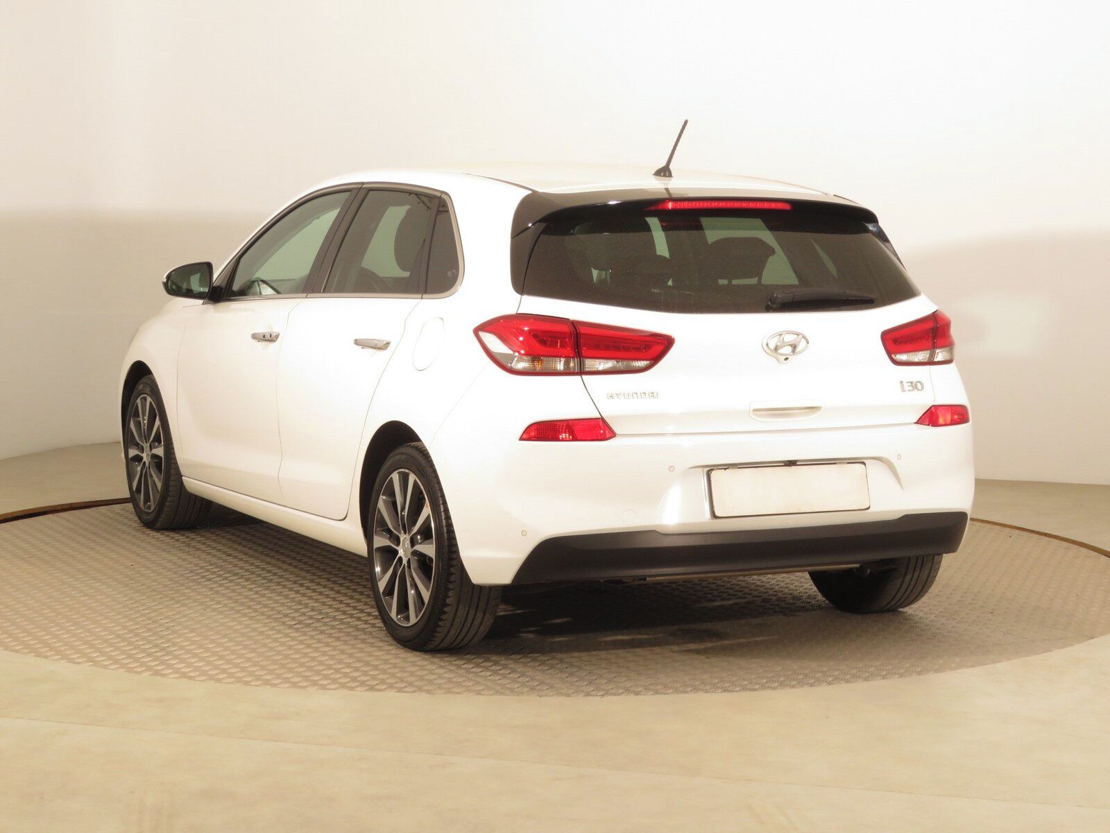 Hyundai i30, 1.6 CRDi, Comfort, Serv.kniha - fotka 4
