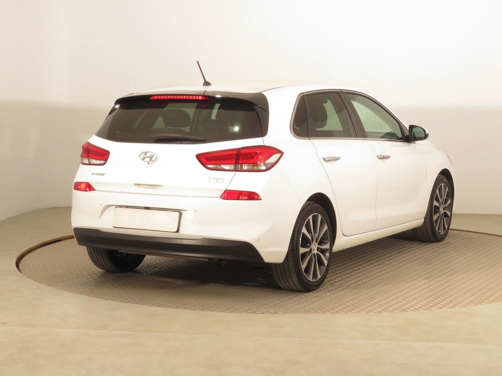 Hyundai i30, 1.6 CRDi, Comfort, Serv.kniha - fotka 5