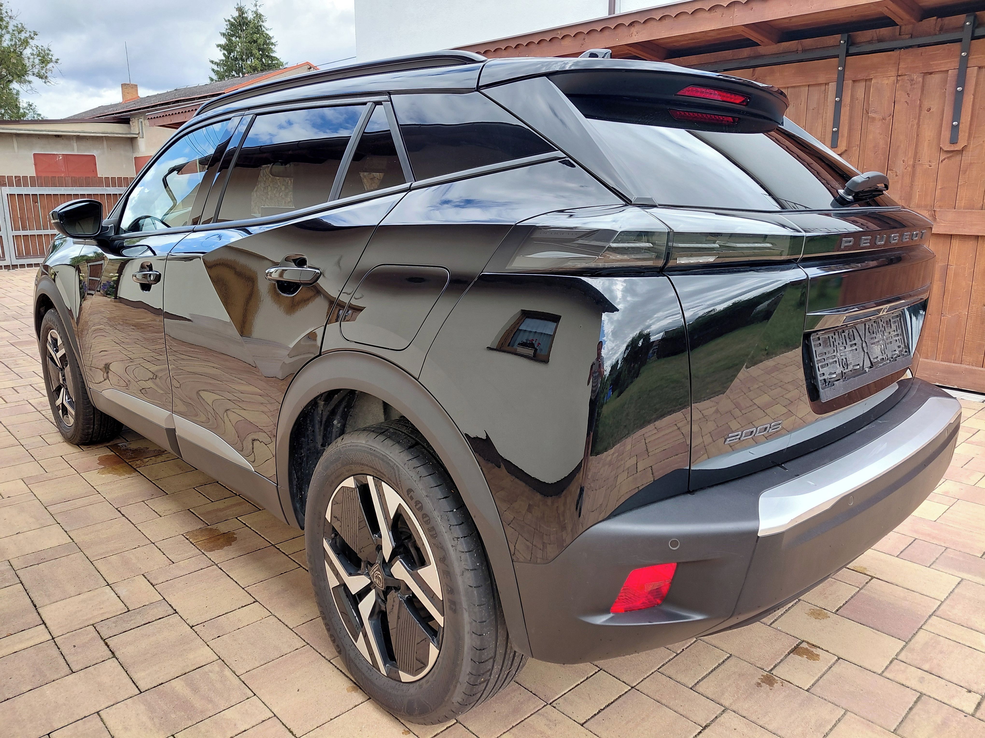 Peugeot 2008, 1.2i PureTech 110, 6-ti rychl. - fotka 4
